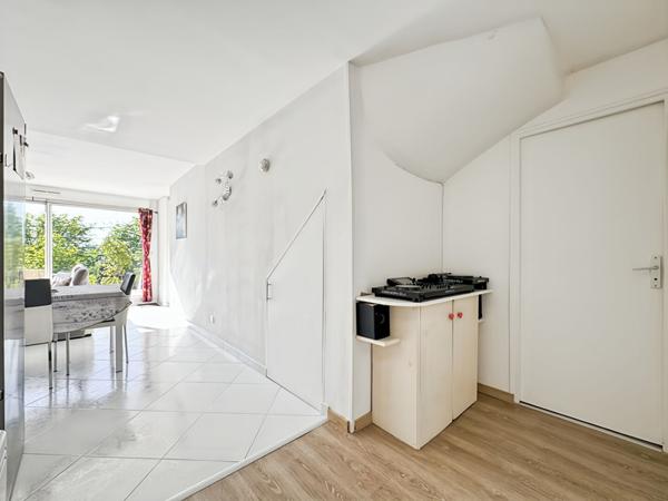 APPARTEMENT PROCHE CENTRE-VILLE AVEC JARDIN, CAVE ET BOX