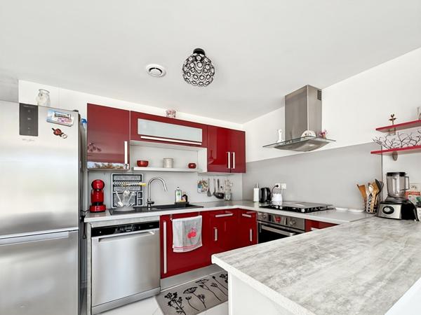 APPARTEMENT PROCHE CENTRE-VILLE AVEC JARDIN, CAVE ET BOX