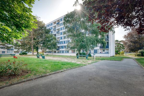 Appartement à vendre 3 pièces LES CLAYES SOUS BOIS (78)