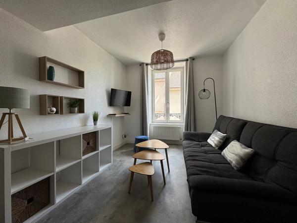 Location                                                      Appartement
                        
                     2 pièces                      40 m2                     à Dole