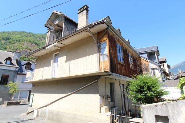 Immeuble
         9 pièces
        - 105 m² 428 400 € *