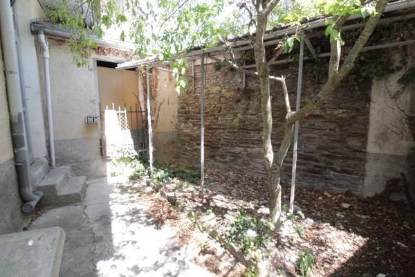 Immeuble
         9 pièces
        - 105 m² 428 400 € *