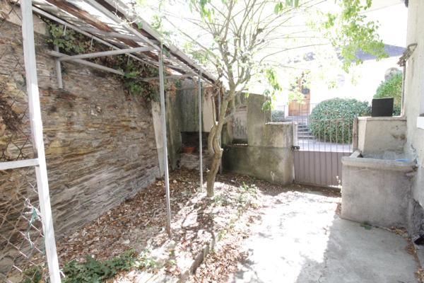Immeuble
         9 pièces
        - 105 m² 428 400 € *