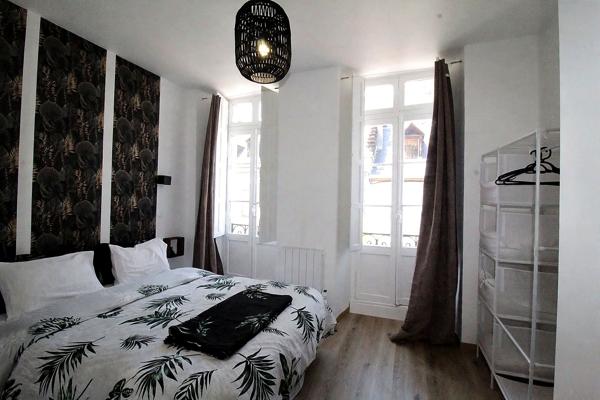 Immeuble
         9 pièces
        - 105 m² 428 400 € *