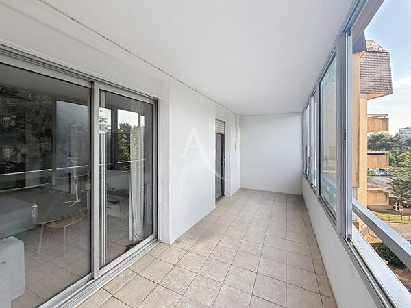 Pau, Appartement T4 ,3 chambres avec caves,garage