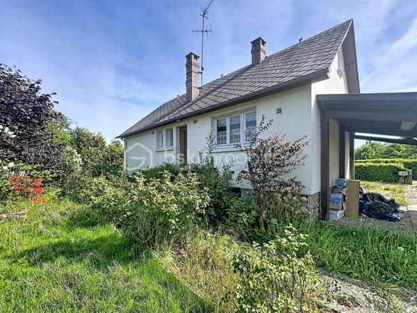 Maison individuelle située sur un terrain arboré d’environ 990 m², dans un quartier calme et peu passant. 
Écoles et collège à 3 min en voiture, commerces de proximité à pied, 10 min de Pont-Audemer et de l’A13. Sous-sol complet. 
Au rez-de-chaussée : dégagement, WC indépendants, cuisine indépendante, séjour-salon avec parquet bois, bureau, chambre, salle de douche. 
À l’étage : palier avec placards, une chambre avec point d’eau, une chambre en enfilade. Jardin avec abri bois et Carport. 
Travaux de rafraîchissement et rénovation énergétique à prévoir, aides à la rénovation énergétique possibles. 
Beau potentiel !