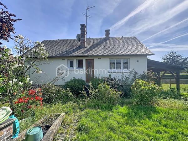 Maison individuelle située sur un terrain arboré d’environ 990 m², dans un quartier calme et peu passant. 
Écoles et collège à 3 min en voiture, commerces de proximité à pied, 10 min de Pont-Audemer et de l’A13. Sous-sol complet. 
Au rez-de-chaussée : dégagement, WC indépendants, cuisine indépendante, séjour-salon avec parquet bois, bureau, chambre, salle de douche. 
À l’étage : palier avec placards, une chambre avec point d’eau, une chambre en enfilade. Jardin avec abri bois et Carport. 
Travaux de rafraîchissement et rénovation énergétique à prévoir, aides à la rénovation énergétique possibles. 
Beau potentiel !