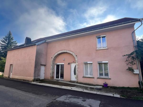 Maison de 200 m2, 4 chambres, bureau sur terrain de 540 m2.