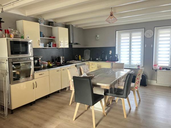 Maison de 200 m2, 4 chambres, bureau sur terrain de 540 m2.