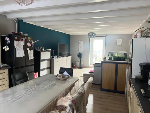 Maison de 200 m2, 4 chambres, bureau sur terrain de 540 m2.