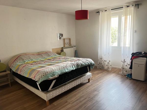 Maison de 200 m2, 4 chambres, bureau sur terrain de 540 m2.