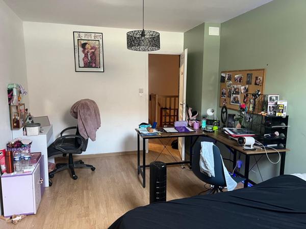 Maison de 200 m2, 4 chambres, bureau sur terrain de 540 m2.