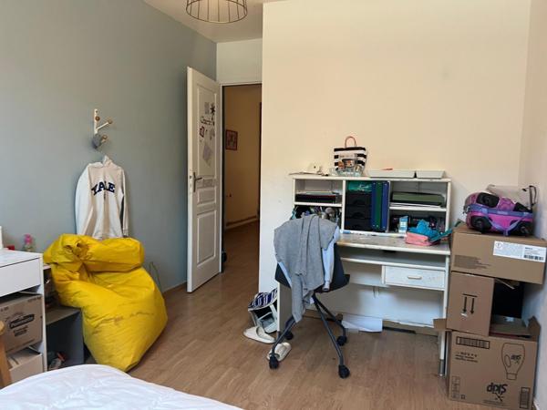 Maison de 200 m2, 4 chambres, bureau sur terrain de 540 m2.