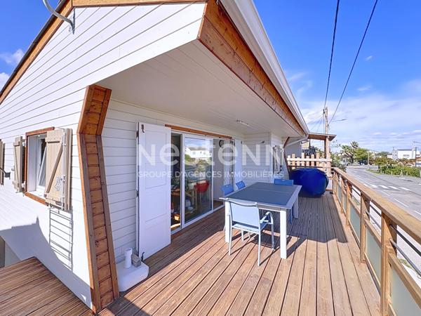 Chalet entièrement rénové à Gruissan de 84 m² avec terrasse de 23 m² sur un terrain de 132 m² en pleine propriété avec ox.