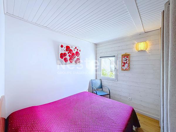 Chalet entièrement rénové à Gruissan de 84 m² avec terrasse de 23 m² sur un terrain de 132 m² en pleine propriété avec ox.