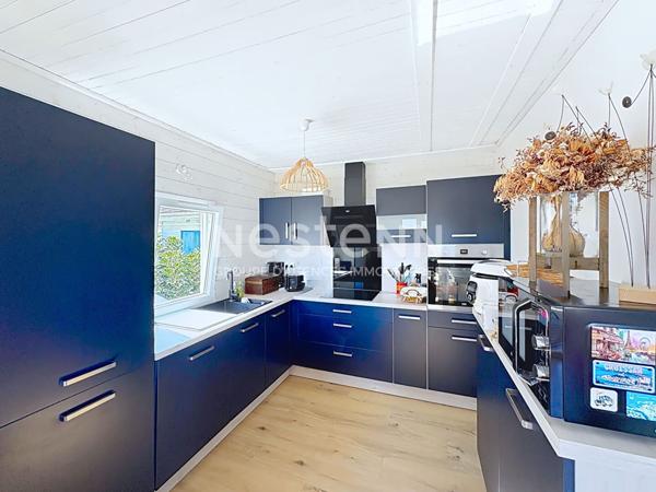 Chalet entièrement rénové à Gruissan de 84 m² avec terrasse de 23 m² sur un terrain de 132 m² en pleine propriété avec ox.