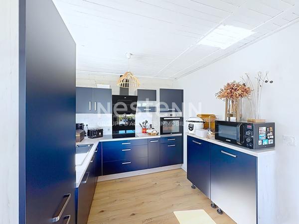 Chalet entièrement rénové à Gruissan de 84 m² avec terrasse de 23 m² sur un terrain de 132 m² en pleine propriété avec ox.