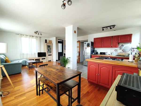 Maison Saint Pierre Des Corps proche commodité, fil bleu, gare TGV, école, collège, lycée, commerce, tram