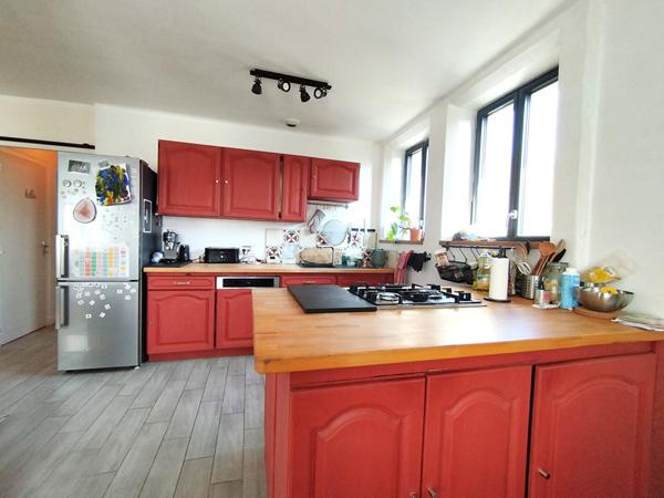 Maison Saint Pierre Des Corps proche commodité, fil bleu, gare TGV, école, collège, lycée, commerce, tram