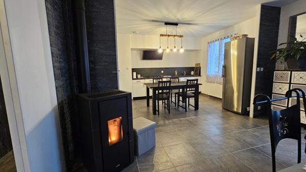 Maison rénovée avec hangar – Proche commerces NOYANT (49)