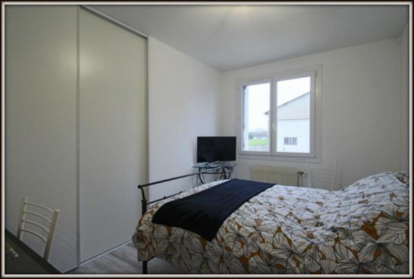 Maison rénovée avec hangar – Proche commerces NOYANT (49)