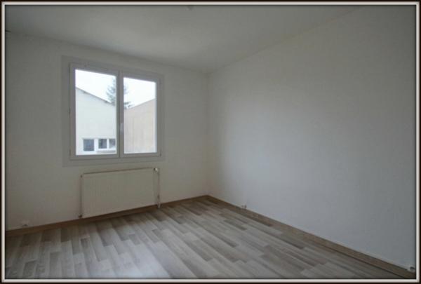 Maison rénovée avec hangar – Proche commerces NOYANT (49)