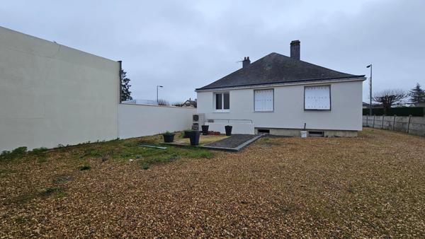 Maison rénovée avec hangar – Proche commerces NOYANT (49)