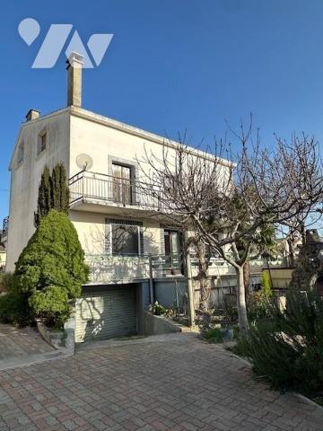 Secteur Neufchâtel, Ensemble immobilier composé de 2 maisons et un jardin 