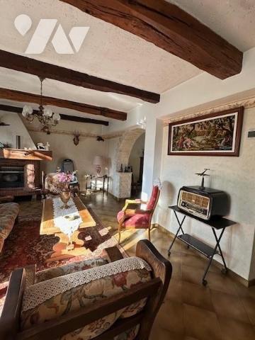 Secteur Neufchâtel, Ensemble immobilier composé de 2 maisons et un jardin 