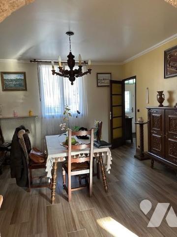 Secteur Neufchâtel, Ensemble immobilier composé de 2 maisons et un jardin 