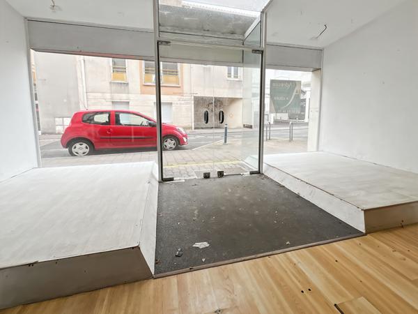 Local commercial 78 m² avec réserve et entre-sol de 30 m² ? Emplacement central à Challans