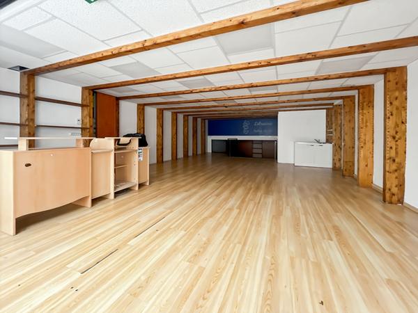 Local commercial 78 m² avec réserve et entre-sol de 30 m² ? Emplacement central à Challans