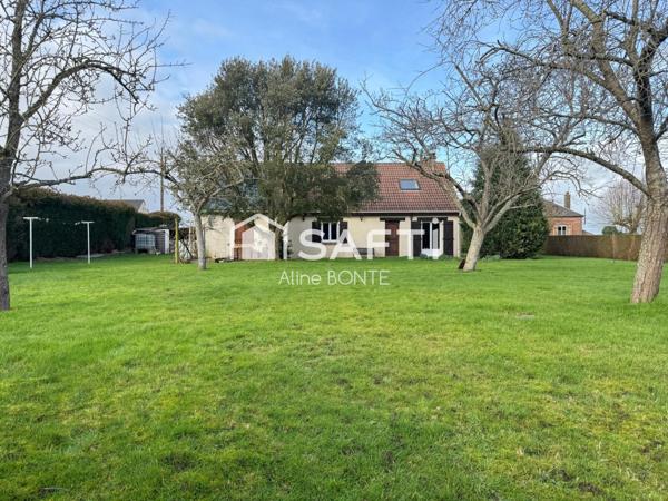 Maison familiale avec panneaux solaires et garage