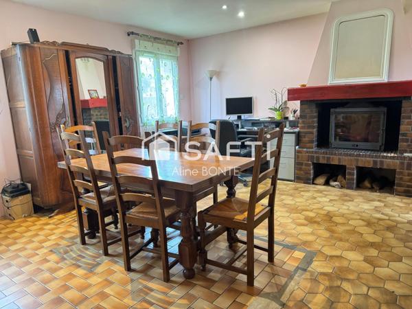 Maison familiale avec panneaux solaires et garage