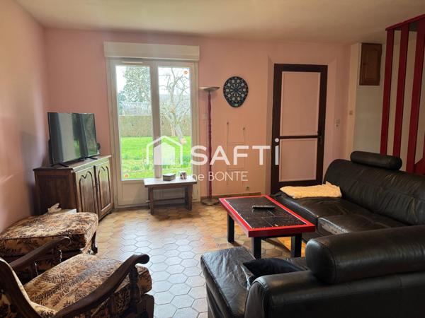 Maison familiale avec panneaux solaires et garage