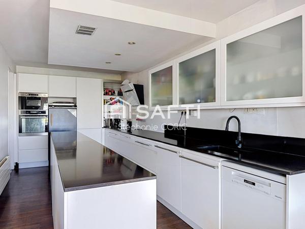 Appartement d’exception 10ème et dernier étage avec terrasse de 74 m² et vue panoramique à 270°