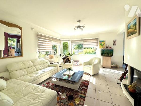 GUIPAVAS - COATAUDON. Maison familiale 150 m². 6 chambres. Terrain 897 m². Tram à pied.

Dans...