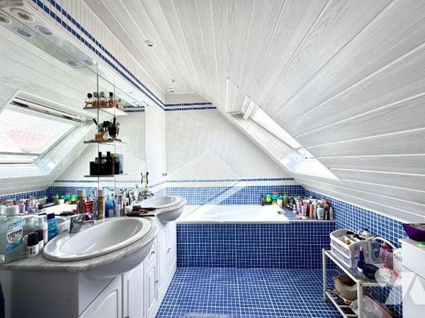 GUIPAVAS - COATAUDON. Maison familiale 150 m². 6 chambres. Terrain 897 m². Tram à pied.

Dans...