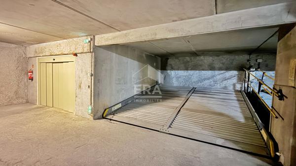 A vendre: Lot de 2 places de parking avec système hydraulique
