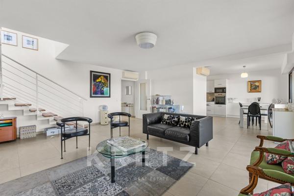 SAINT-RAPHAËL: Penthouse duplex de 127 m2 avec 125 m2 de terrasses