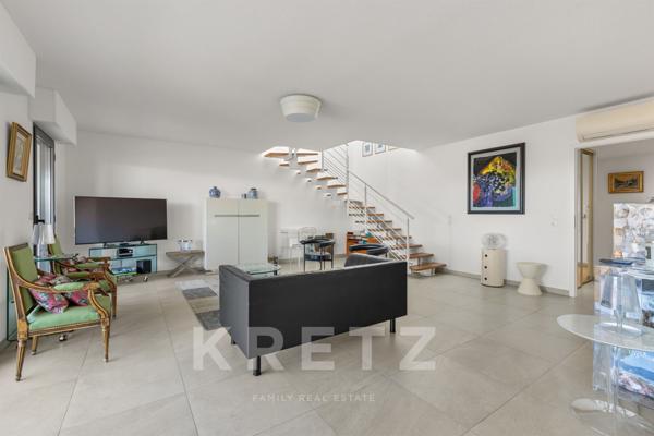 SAINT-RAPHAËL: Penthouse duplex de 127 m2 avec 125 m2 de terrasses