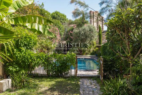 BORDEAUX – HOTEL PARTICULIER – PISCINE – PARKING