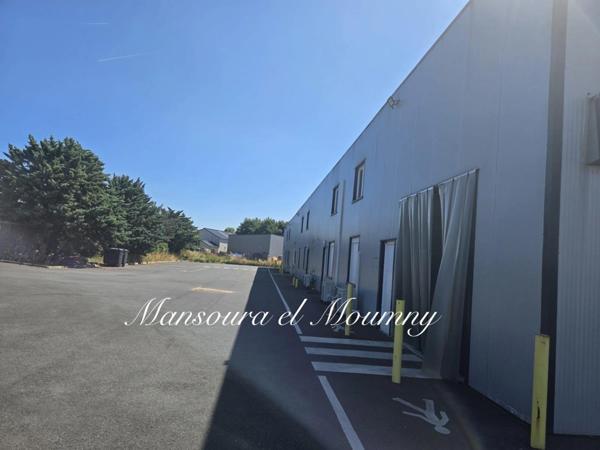 ENSEMBLE INDUSTRIEL D'EXCEPTION / 2 BÂTIMENTS ( 37)