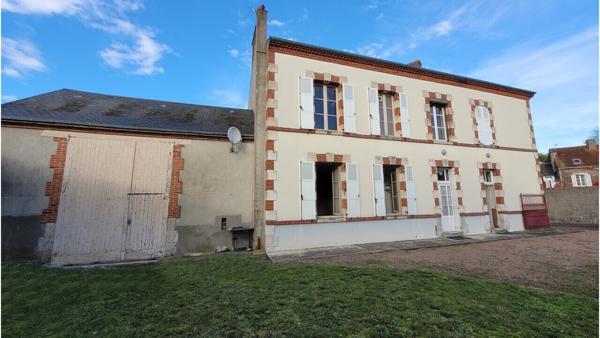 Immeuble d’habitation ou locatif, 2 appartements (81m² et 74m²)/ 638m² 148 000 €