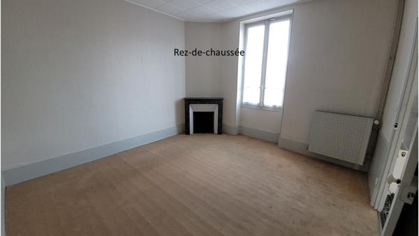Immeuble d’habitation ou locatif, 2 appartements (81m² et 74m²)/ 638m² 148 000 €