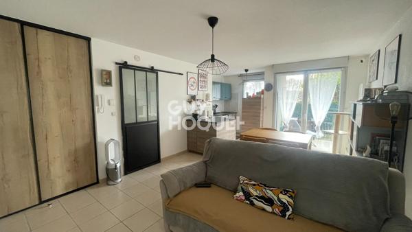 Appartement Poussan 2 pièce(s) 45 m2 avec parking privatif et piscine