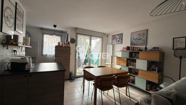 Appartement Poussan 2 pièce(s) 45 m2 avec parking privatif et piscine
