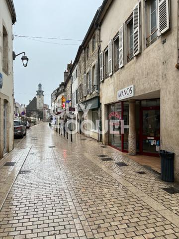 INVESTISSEURS Local commercial centre de NUITS ST GEORGES, loué.