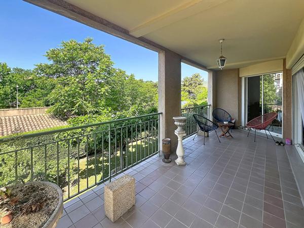 Spacieux appartement avec terrasse et garage