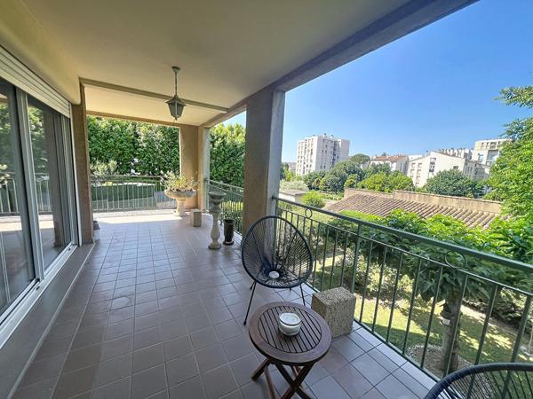 Spacieux appartement avec terrasse et garage